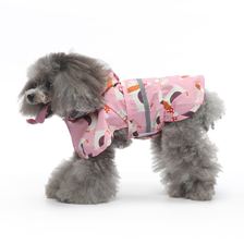 Tail-cover hooded rainwear